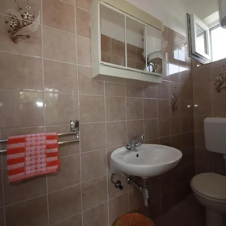 Double Banjol 5077b Pensiune